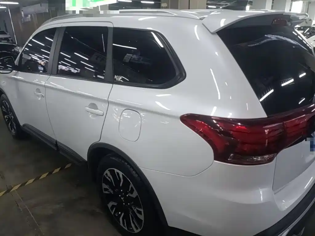 Mitsubishi Outlander — миниатюра 5