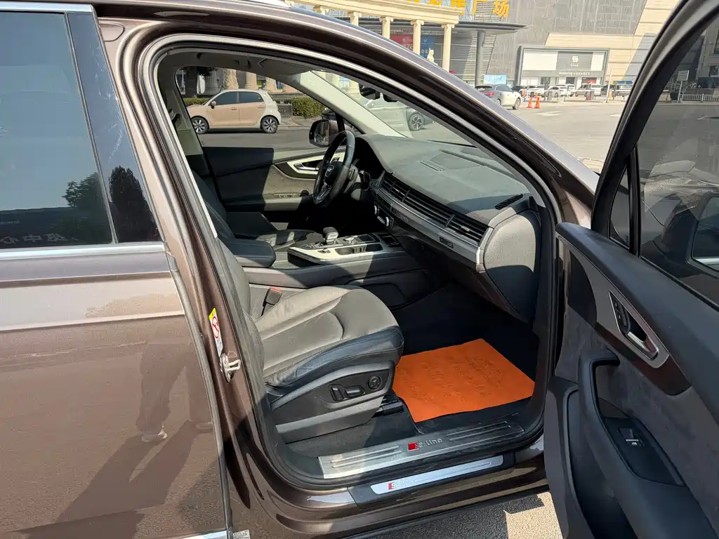 Audi Q7 — миниатюра 9