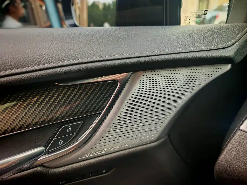 Cadillac XT6 — миниатюра 12