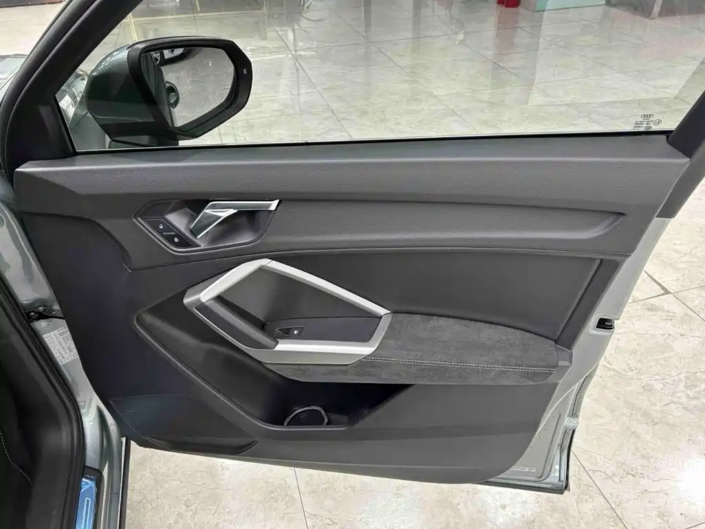 Audi Q3 — миниатюра 12