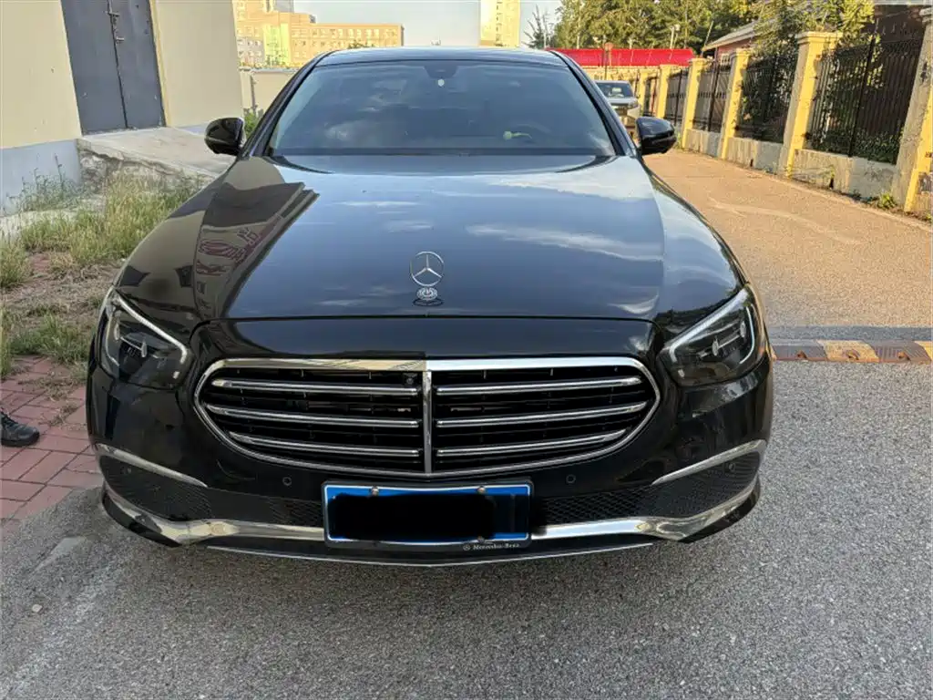 Mercedes-Benz E-Class — миниатюра 2