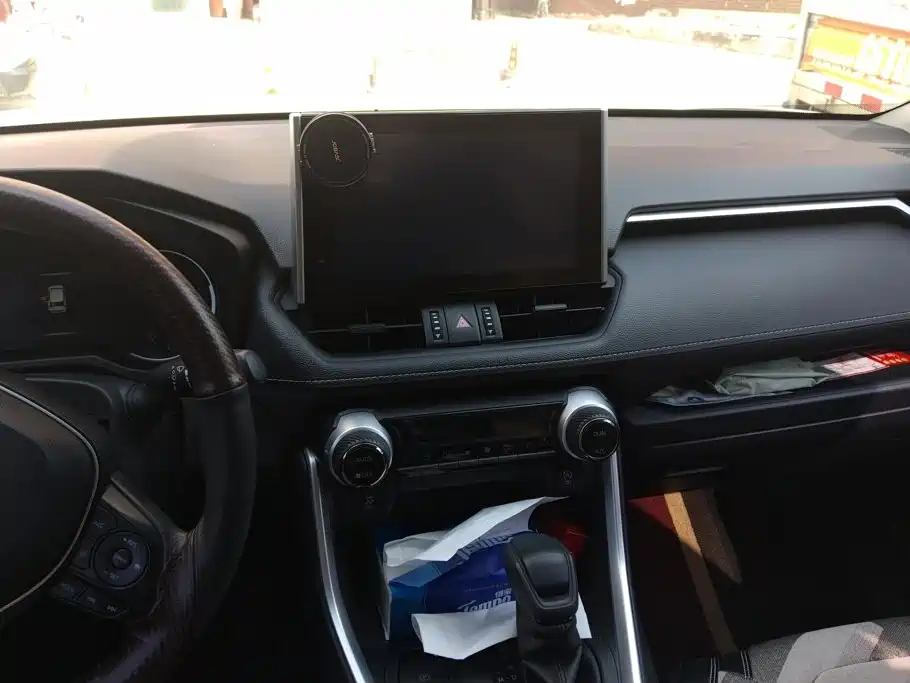 Toyota RAV4 — миниатюра 13