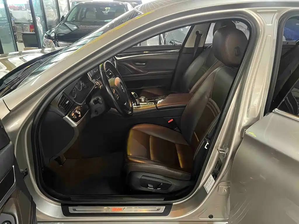 BMW 5 Series — миниатюра 5
