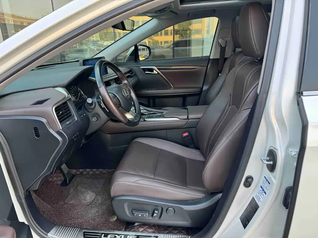 Lexus RX 2021 300