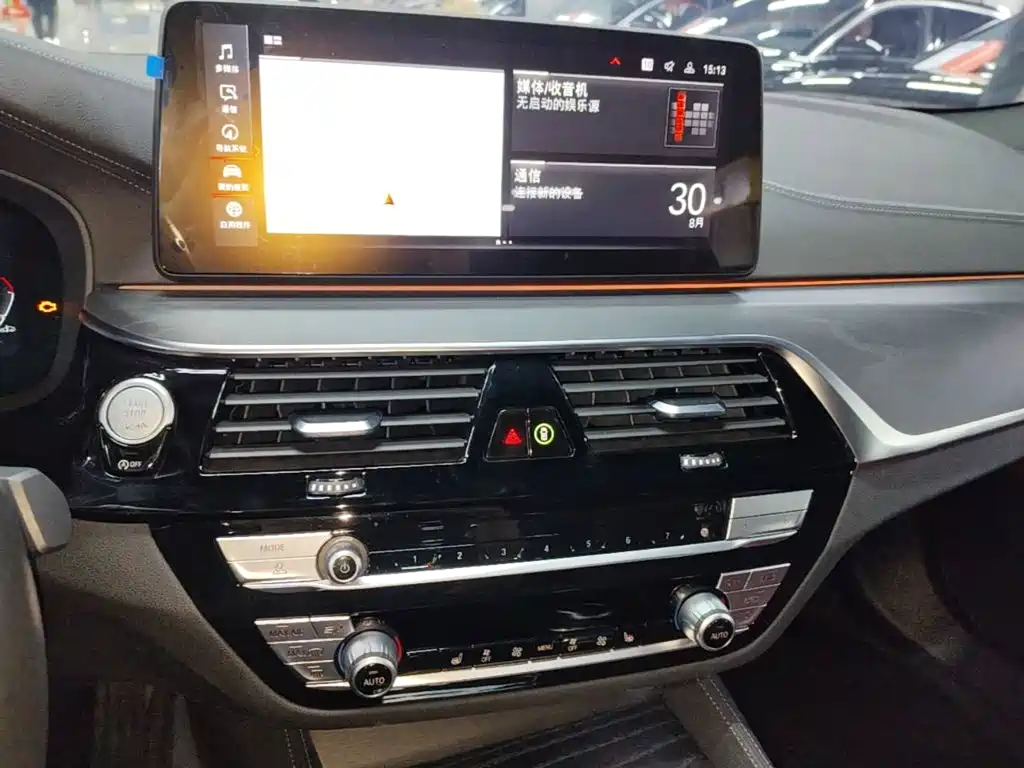 BMW 5 Series — миниатюра 13