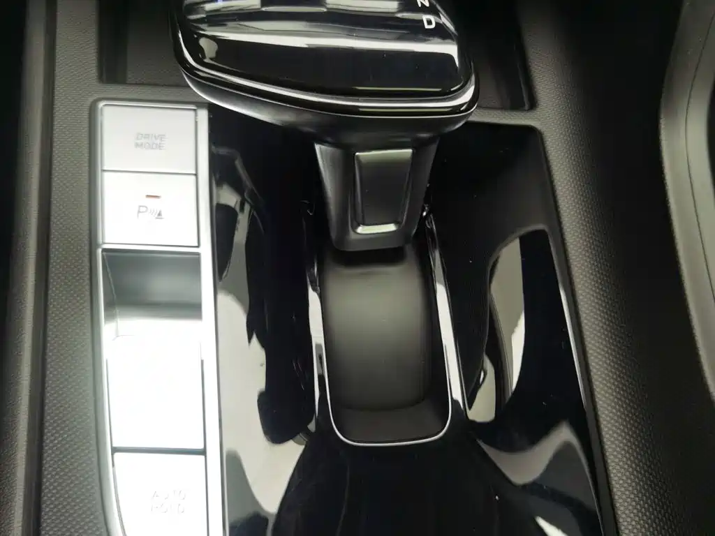 Hyundai Elantra — миниатюра 13