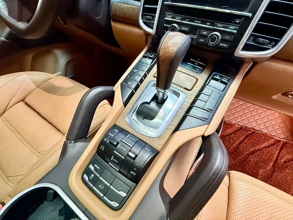 Porsche Cayenne — миниатюра 16