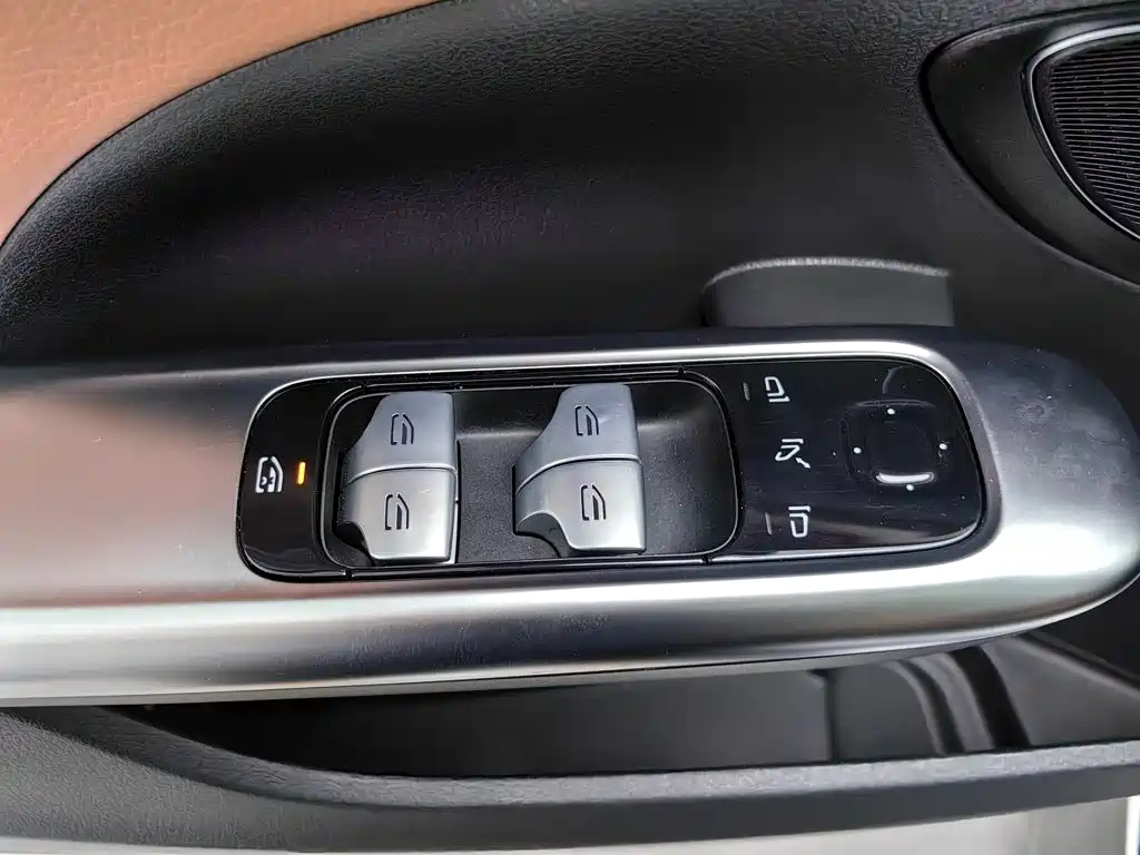Mercedes-Benz C-Class — миниатюра 9