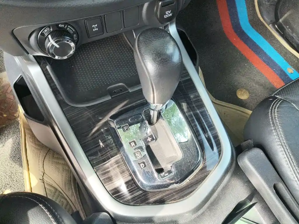 Nissan Terra — миниатюра 10
