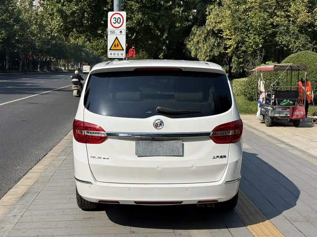 Buick GL8 — миниатюра 8