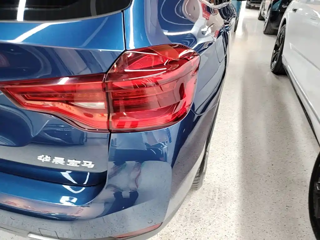 BMW iX3 — миниатюра 8