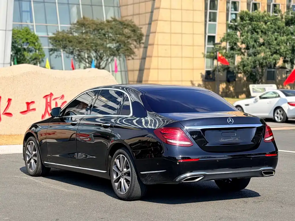 Mercedes-Benz E-Class — миниатюра 7