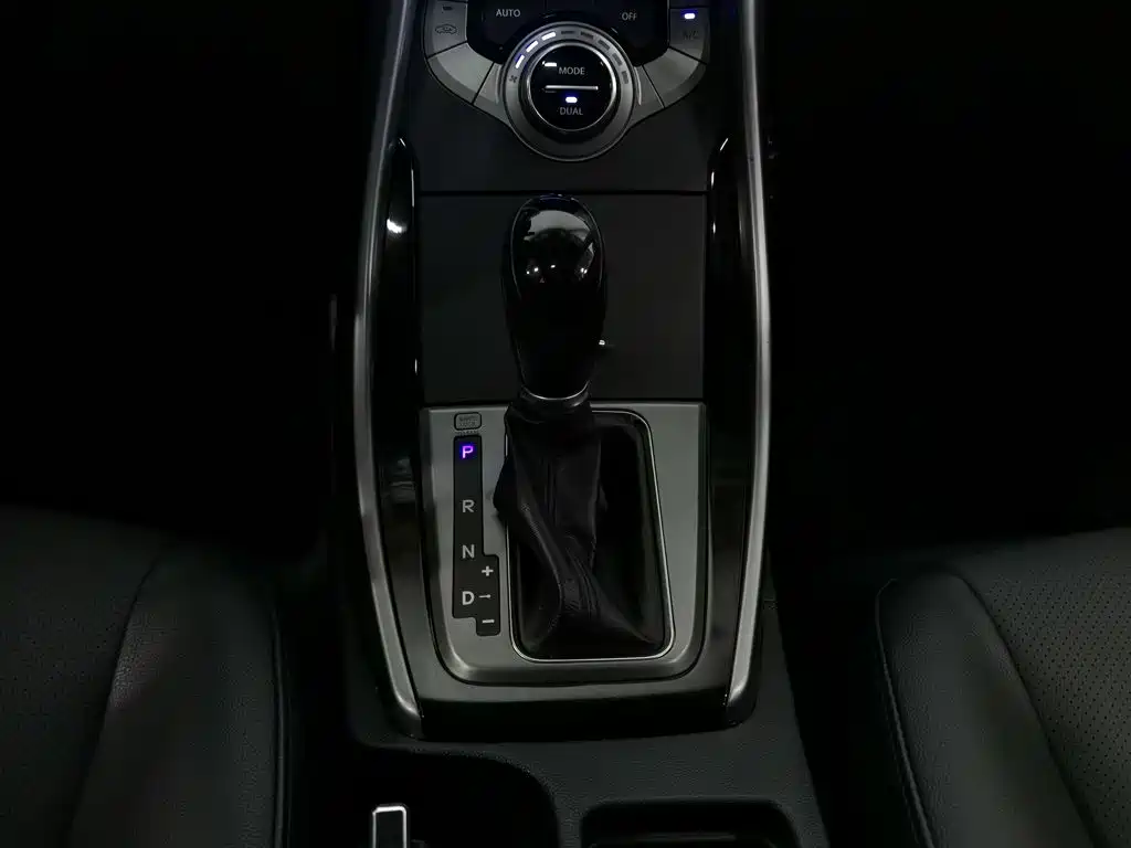 Hyundai Elantra Langdong — миниатюра 13