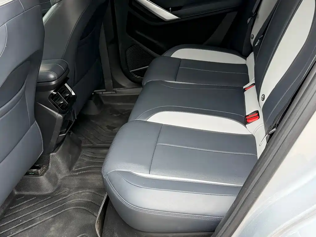 Geely Boyue L — миниатюра 6
