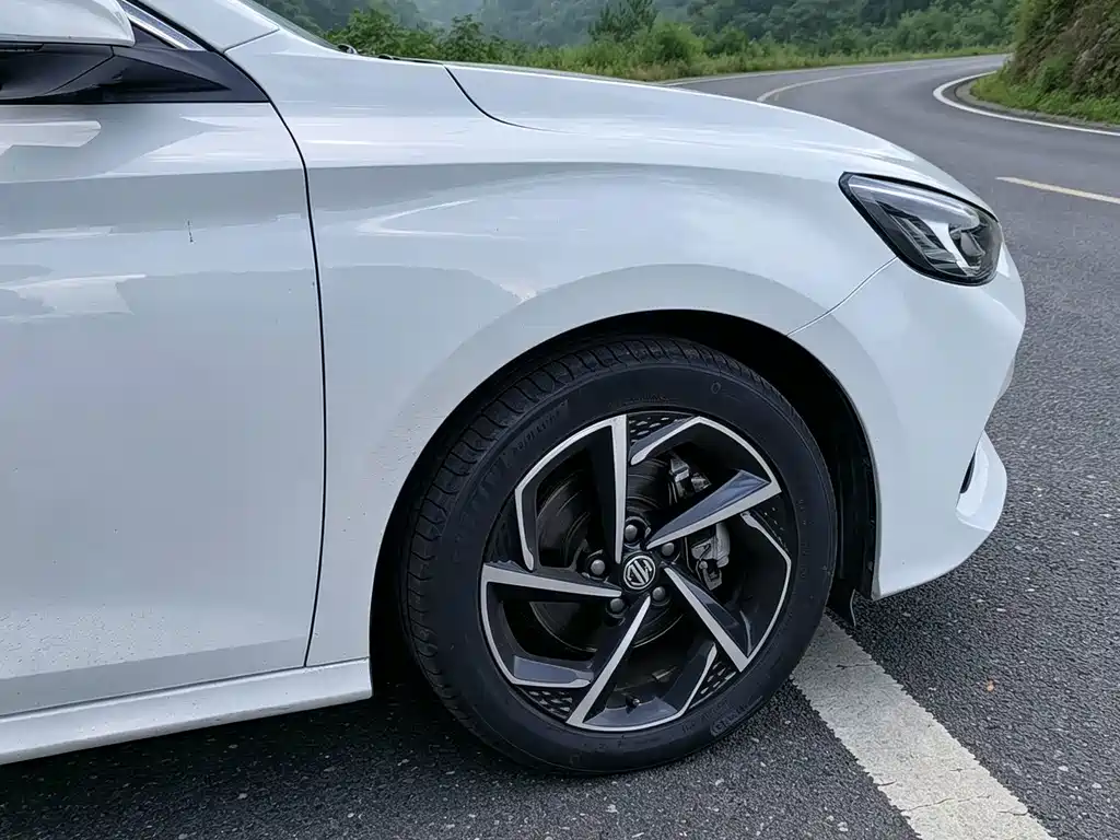 MG MG5 — миниатюра 8