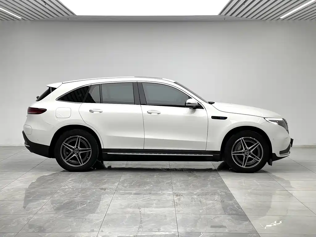 Mercedes-Benz EQC — миниатюра 8