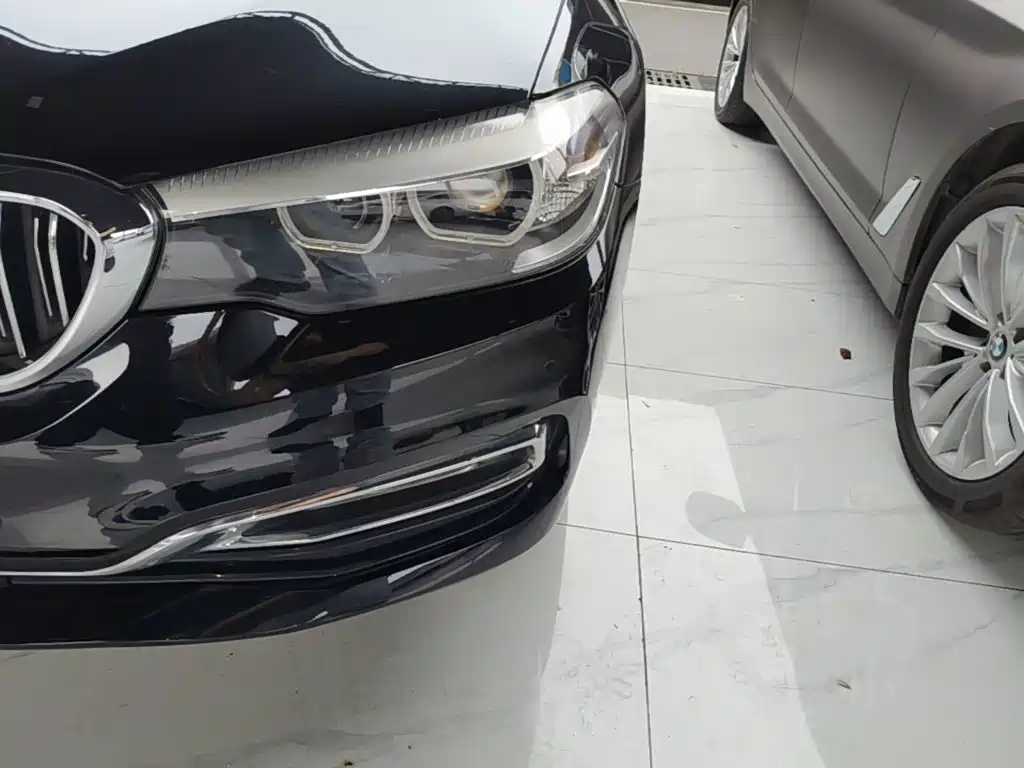 BMW 5 Series — миниатюра 24