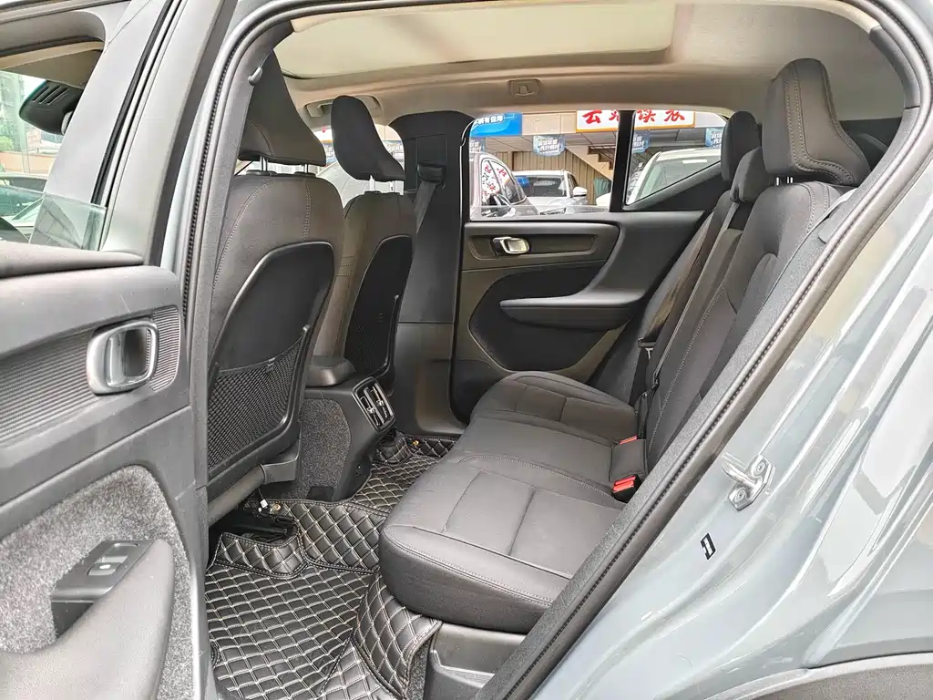 Volvo XC40 — миниатюра 7