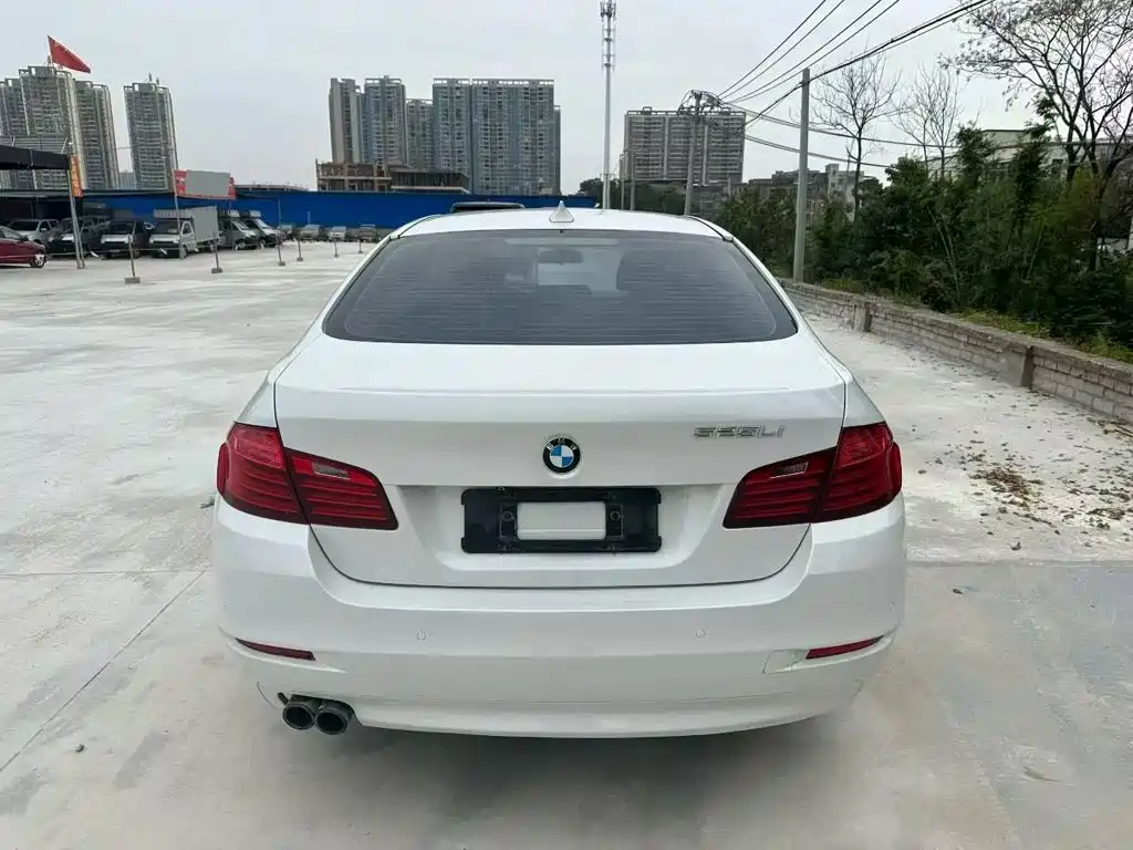 BMW 5 Series — миниатюра 8