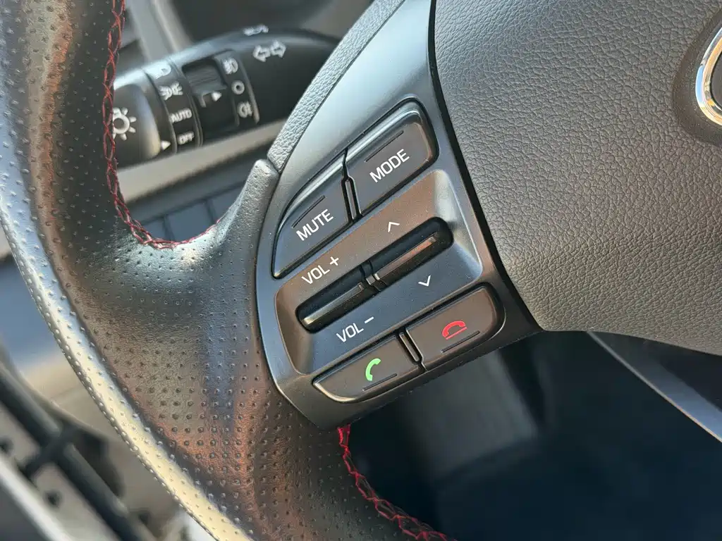 Hyundai Elantra — миниатюра 10