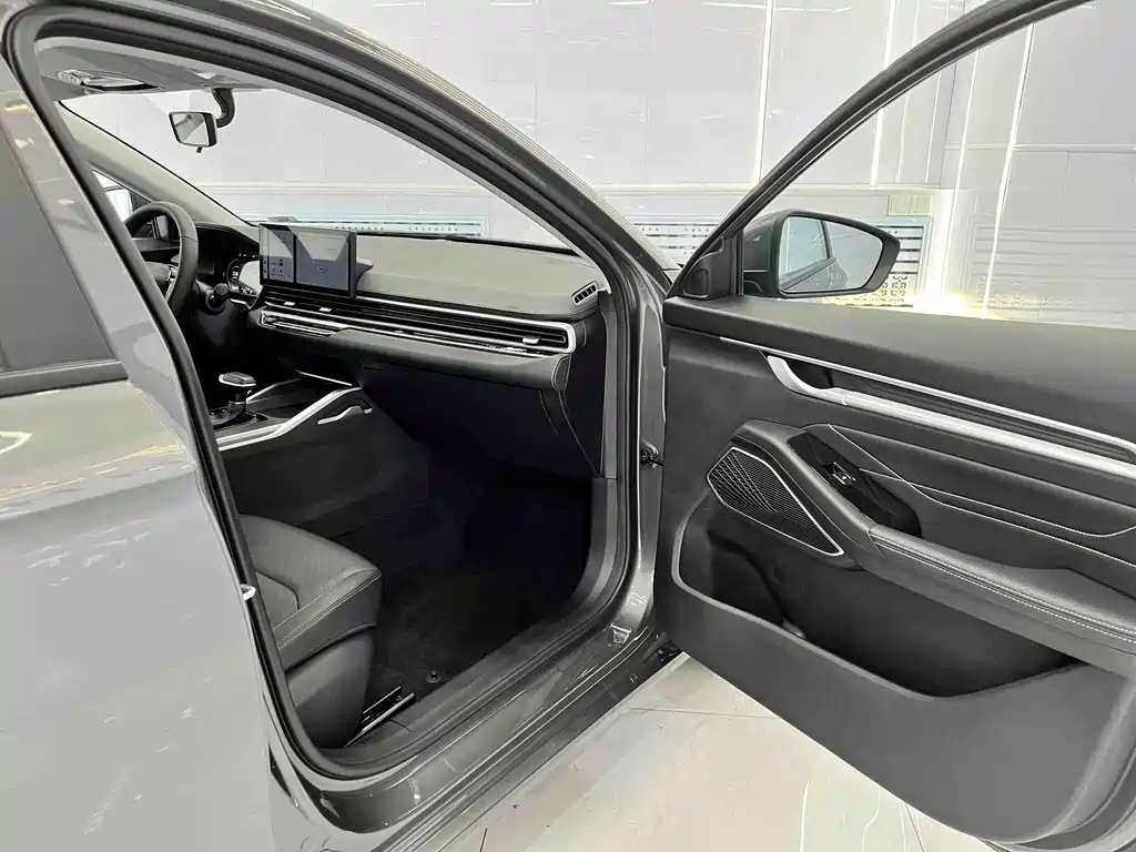 Geely Emgrand — миниатюра 15