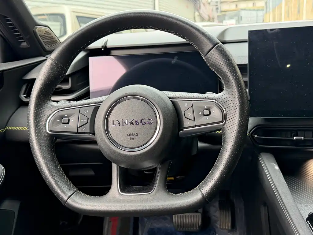 Lynk & Co 03 — миниатюра 9