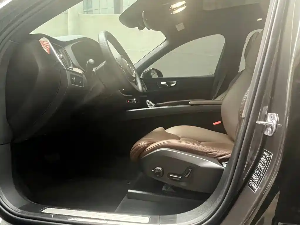 Volvo XC60 — миниатюра 9
