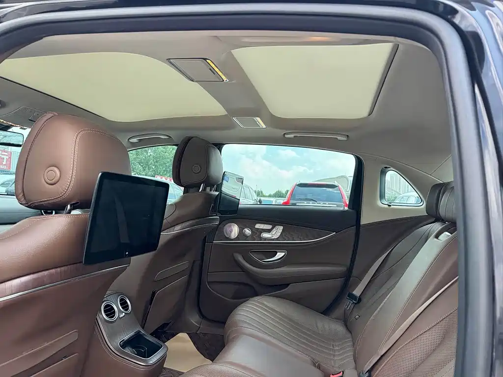 Mercedes-Benz E-Class — миниатюра 14