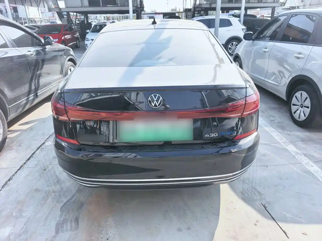 Volkswagen Passat PHEV — миниатюра 6