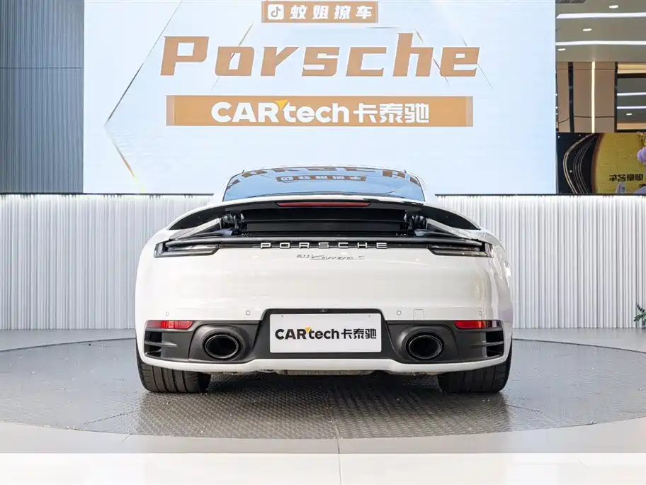 PORSCHE 911