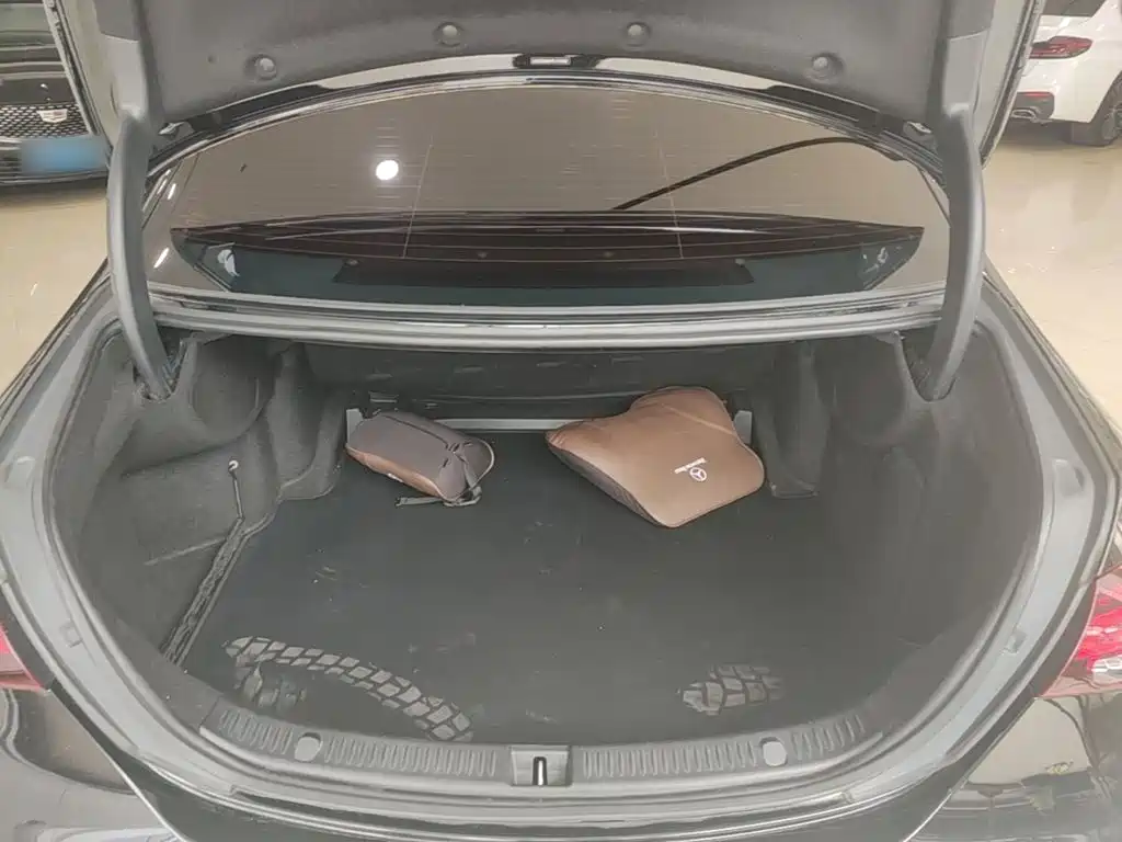 Mercedes-Benz E-Class — миниатюра 19