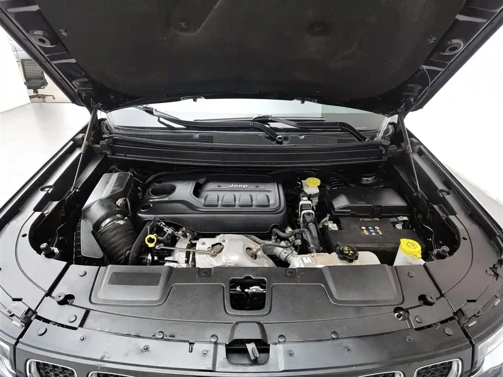 JEEP GRAND COMMANDER