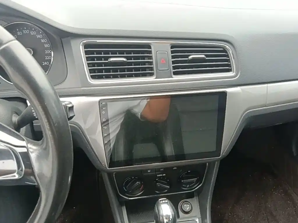 Volkswagen Lavida — миниатюра 13