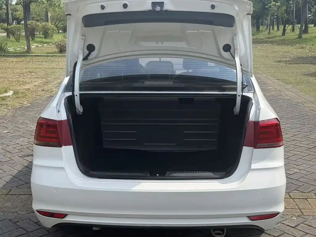 Volkswagen Santana — миниатюра 15