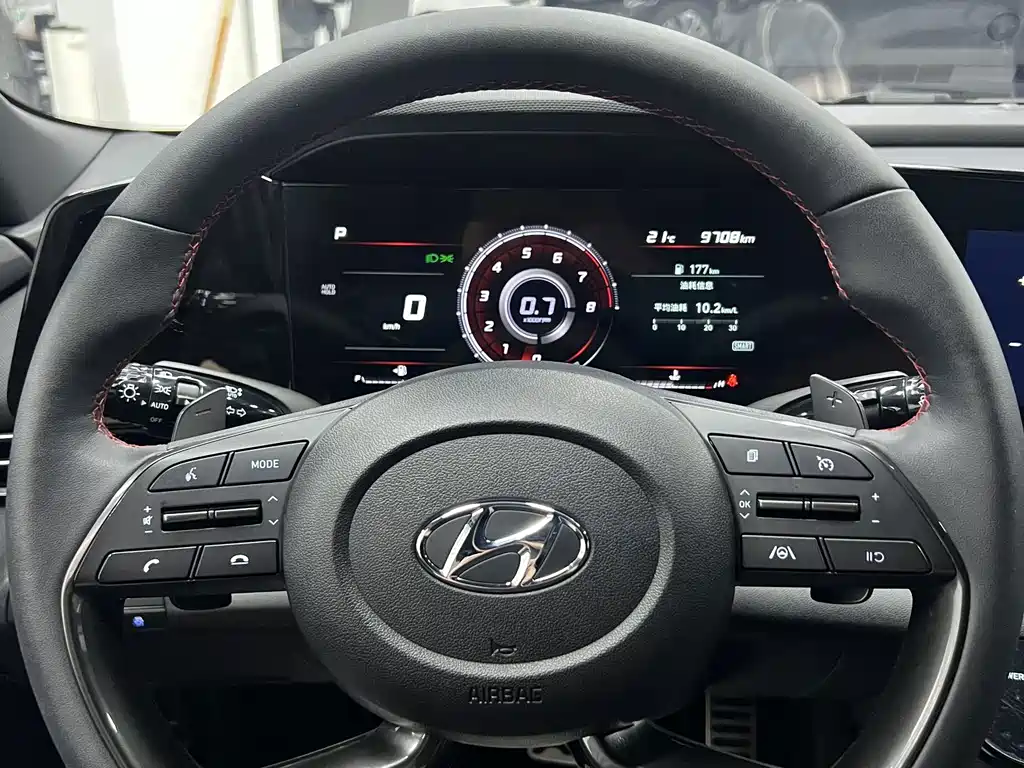 Hyundai Elantra — миниатюра 17