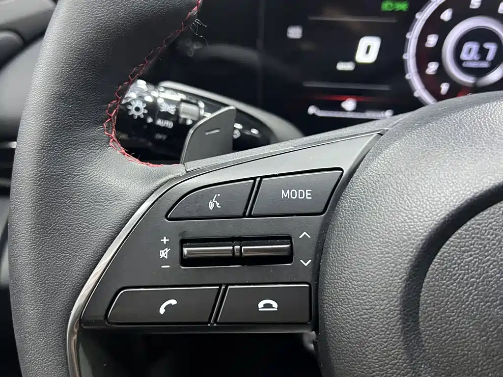 Hyundai Elantra — миниатюра 13