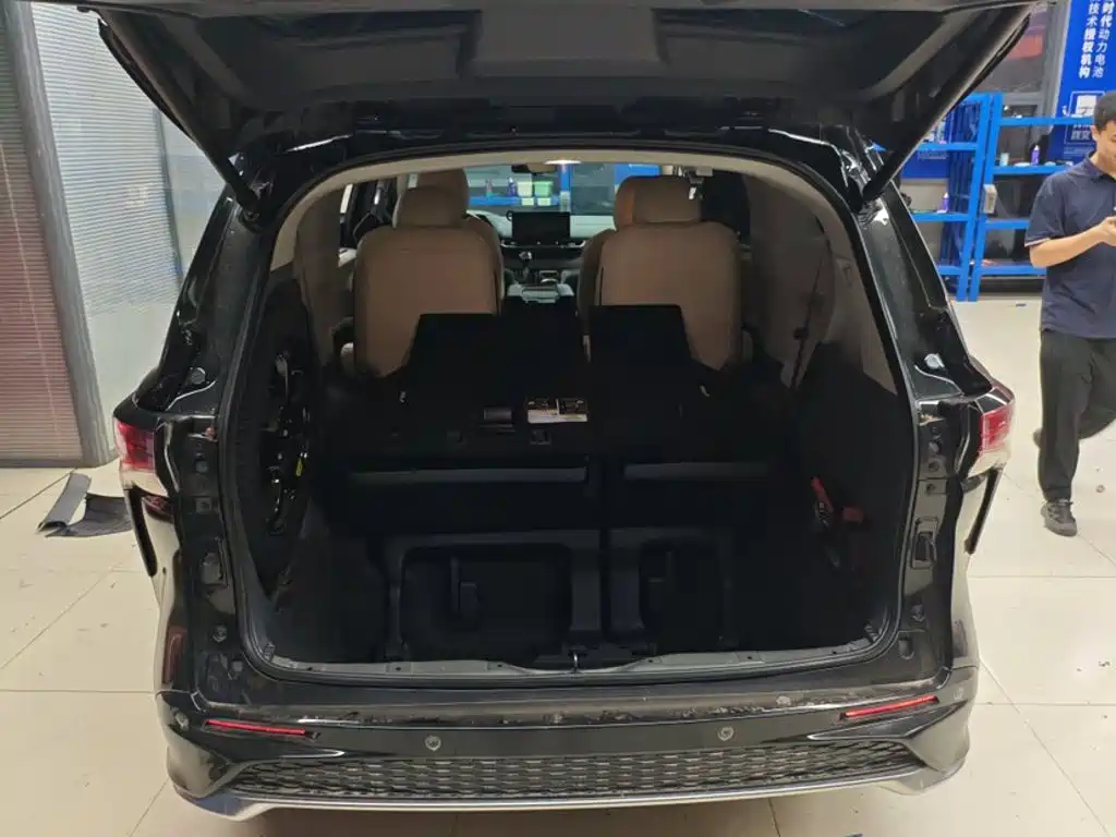Toyota Granvia — миниатюра 19