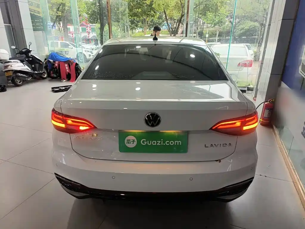 Volkswagen Lavida — миниатюра 6