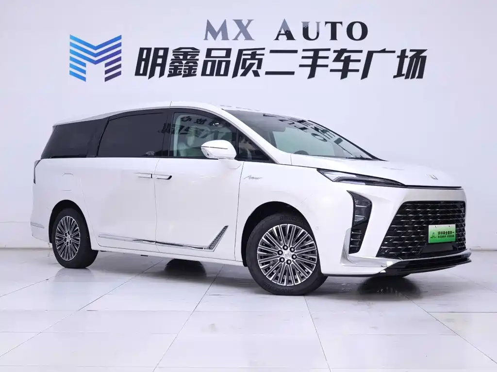 Buick GL8 Hybrid — миниатюра 5