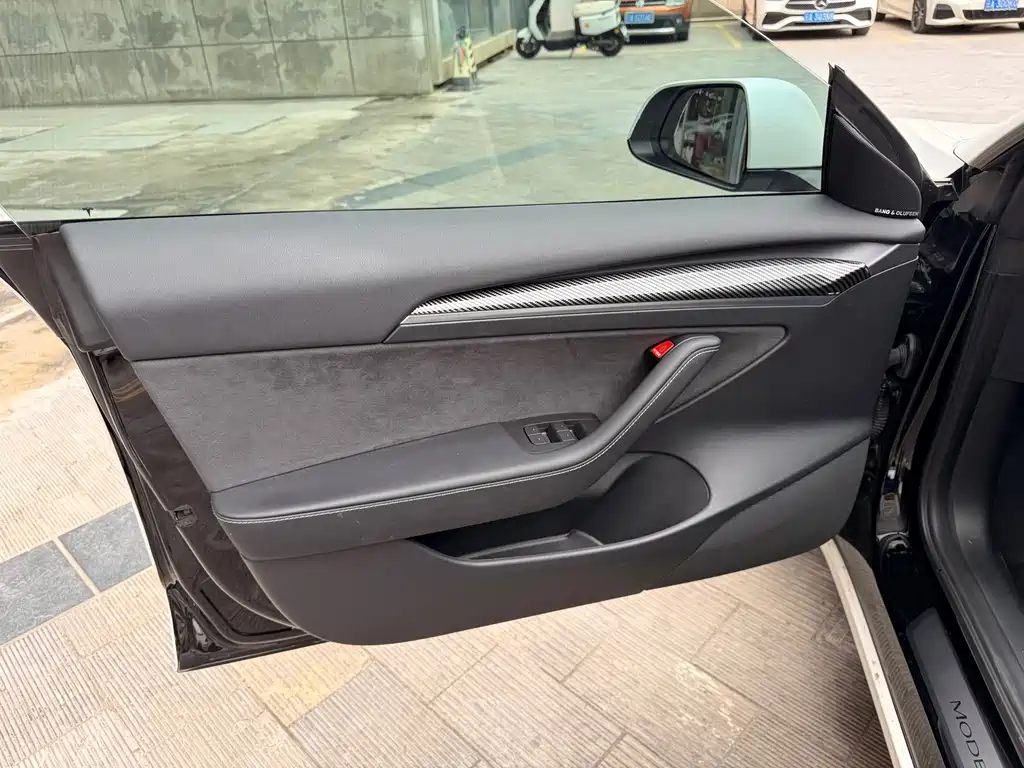 Tesla Model 3 — миниатюра 13