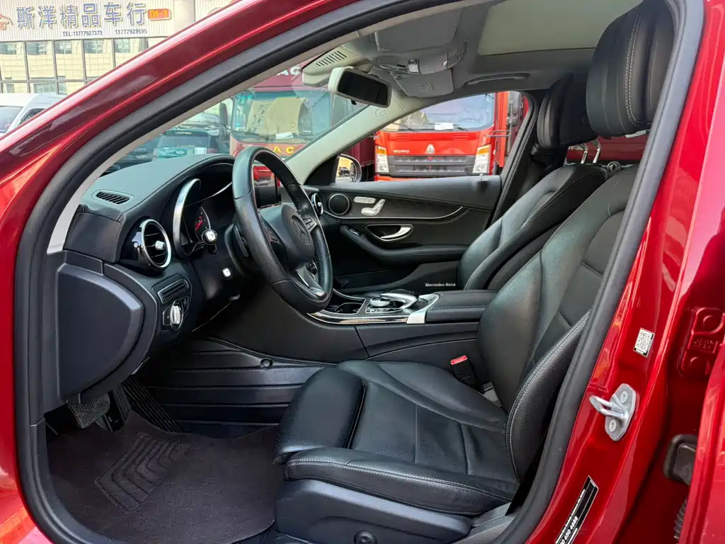 Mercedes-Benz C-Class — миниатюра 5