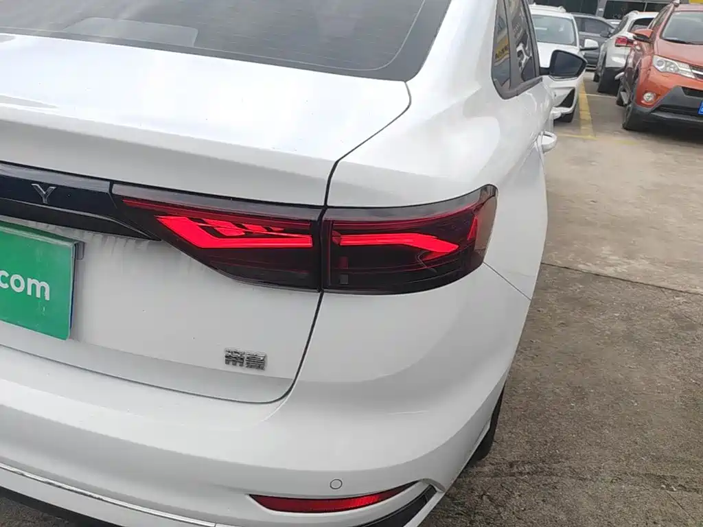 Geely Emgrand — миниатюра 8