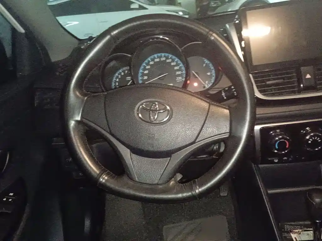 Toyota Yaris L — миниатюра 6
