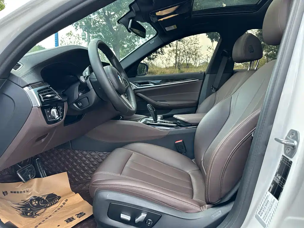BMW 5 Series — миниатюра 11