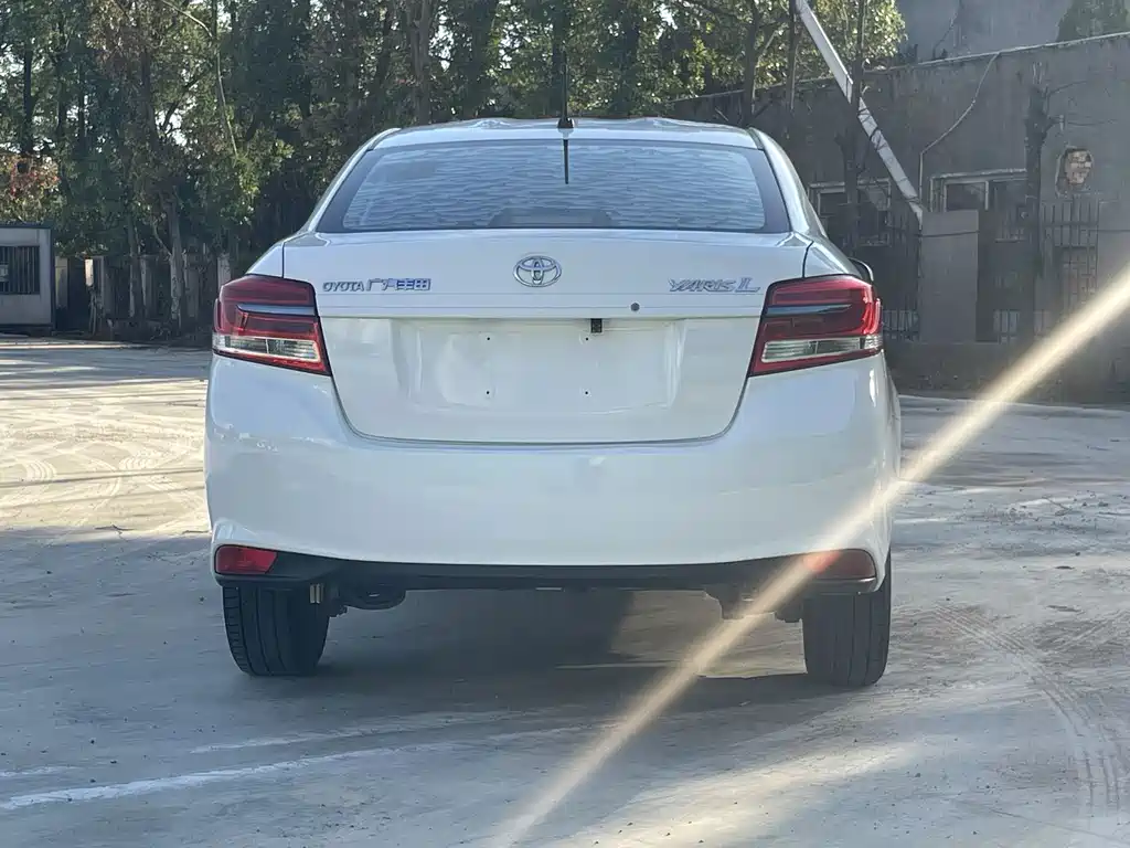Toyota Yaris L — миниатюра 8