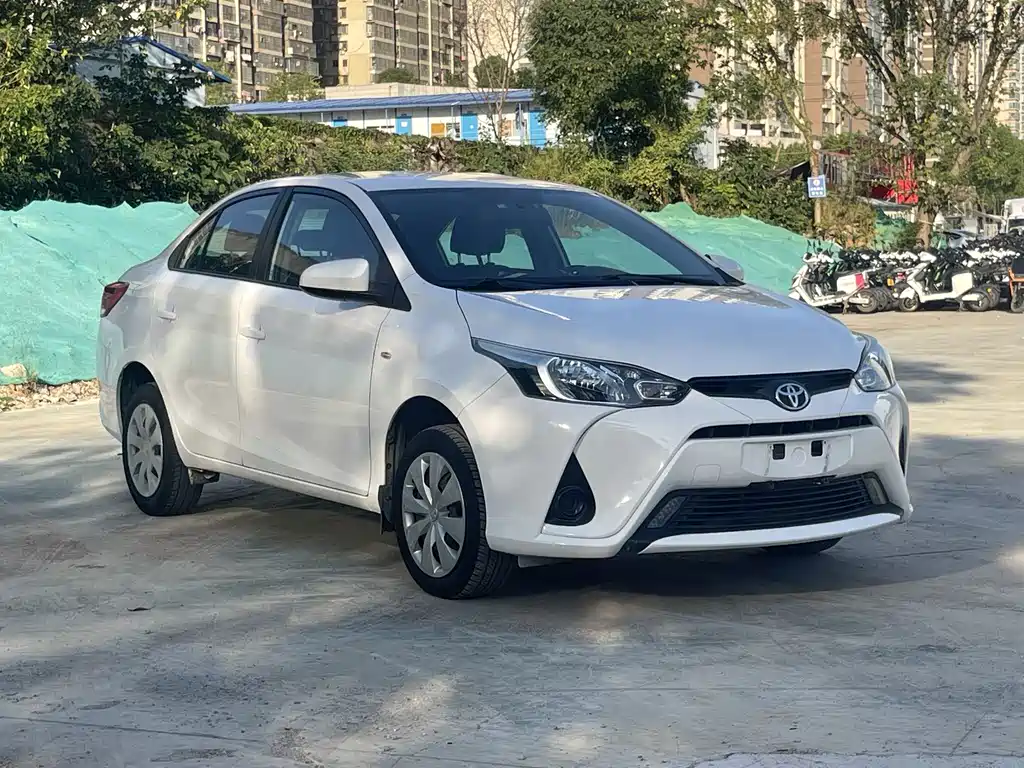 Toyota Yaris L — миниатюра 3