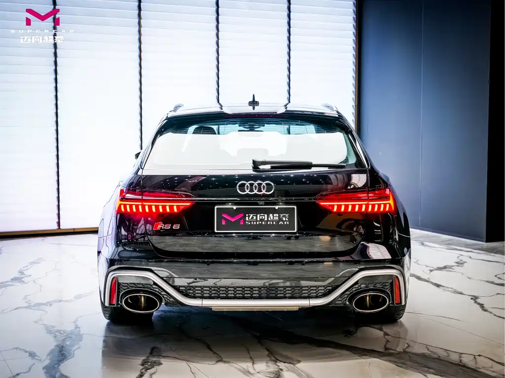 AUDI RS 6