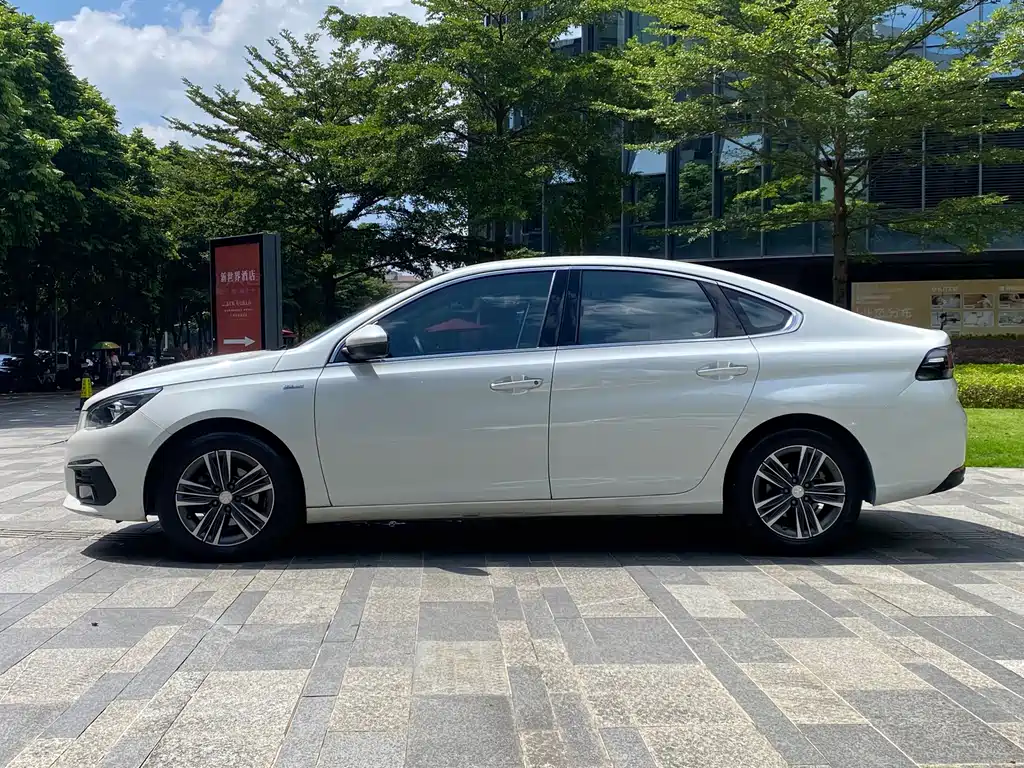 PEUGEOT  308