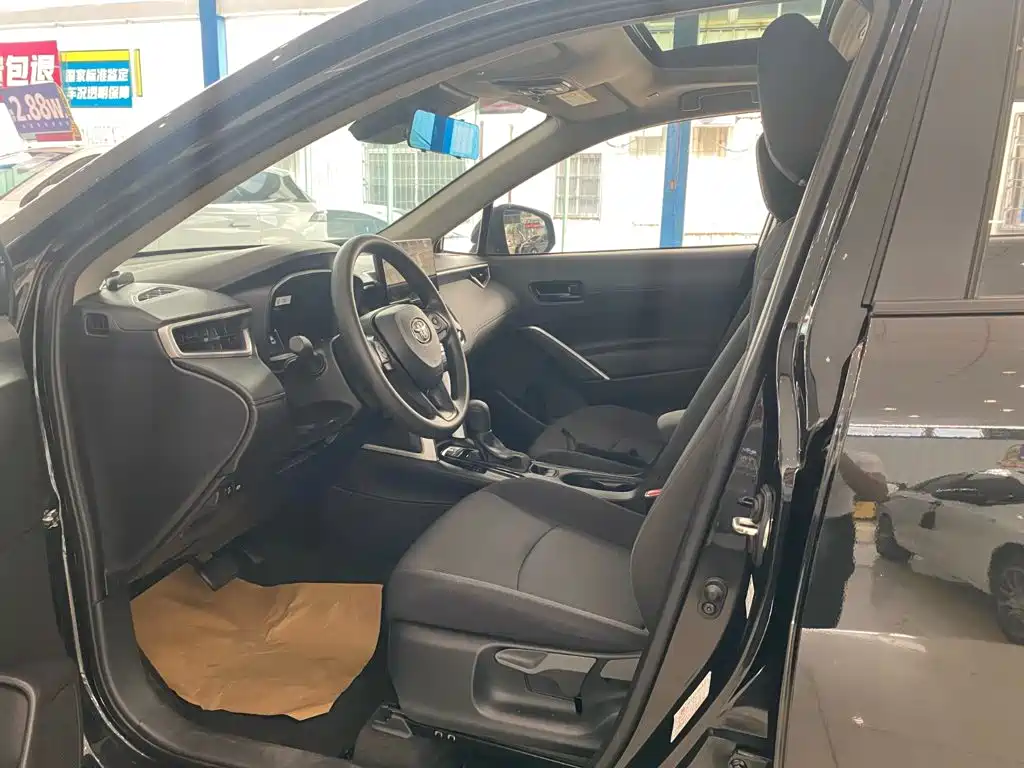Toyota Corolla Cross — миниатюра 8