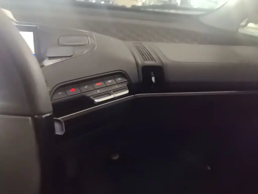 Baojun KiWi EV — миниатюра 13